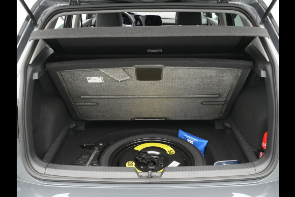 Volkswagen Golf 1.5 TSI 130pk first Navigatie Stoelverwarming Acc 18'' velgen 211 Volkswagen Golf 1.5 TSI 130pk first Navigatie Stoelverwarming Acc 18'' velgen 211