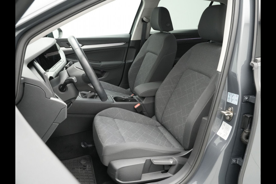 Volkswagen Golf 1.5 TSI 130pk first Navigatie Stoelverwarming Acc 18'' velgen 211 Volkswagen Golf 1.5 TSI 130pk first Navigatie Stoelverwarming Acc 18'' velgen 211