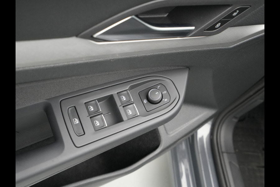 Volkswagen Golf 1.5 TSI 130pk first Navigatie Stoelverwarming Acc 18'' velgen 211 Volkswagen Golf 1.5 TSI 130pk first Navigatie Stoelverwarming Acc 18'' velgen 211