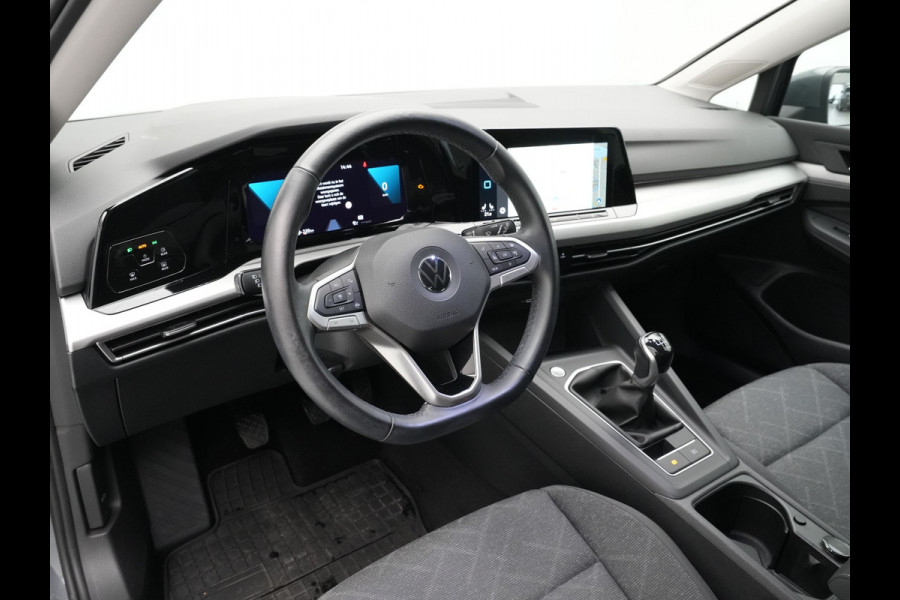 Volkswagen Golf 1.5 TSI 130pk first Navigatie Stoelverwarming Acc 18'' velgen 211 Volkswagen Golf 1.5 TSI 130pk first Navigatie Stoelverwarming Acc 18'' velgen 211