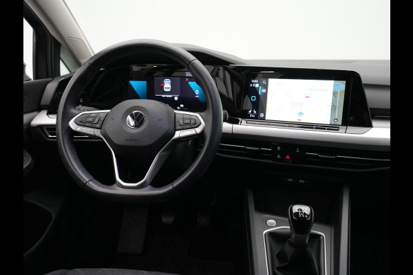 Volkswagen Golf 1.5 TSI 130pk first Navigatie Stoelverwarming Acc 18'' velgen 211 Volkswagen Golf 1.5 TSI 130pk first Navigatie Stoelverwarming Acc 18'' velgen 211