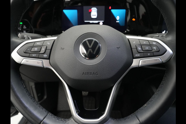 Volkswagen Golf 1.5 TSI 130pk first Navigatie Stoelverwarming Acc 18'' velgen 211 Volkswagen Golf 1.5 TSI 130pk first Navigatie Stoelverwarming Acc 18'' velgen 211