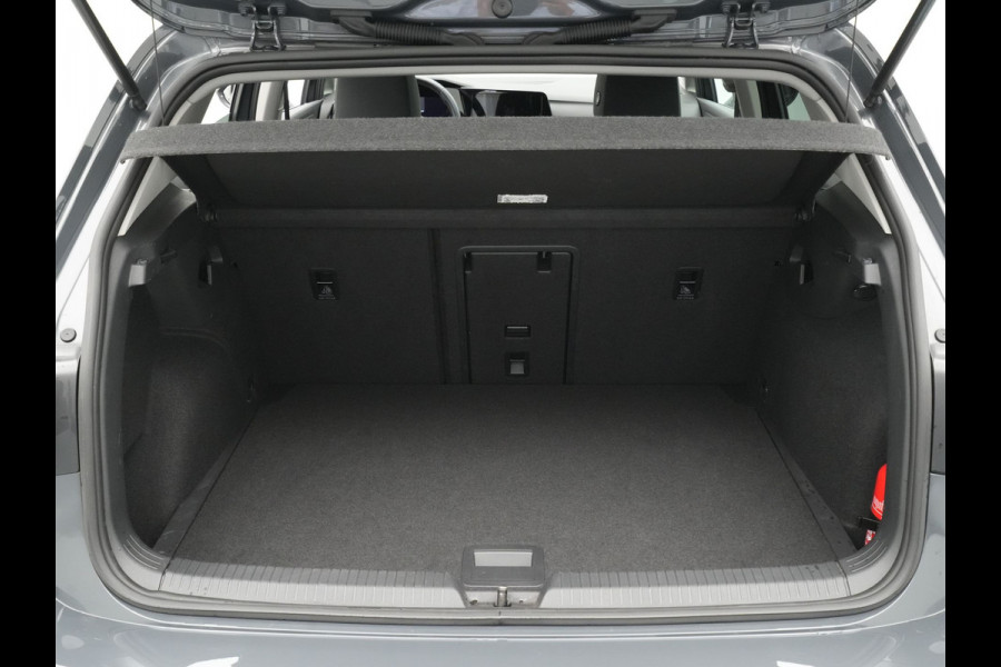 Volkswagen Golf 1.5 TSI 130pk first Navigatie Stoelverwarming Acc 18'' velgen 211 Volkswagen Golf 1.5 TSI 130pk first Navigatie Stoelverwarming Acc 18'' velgen 211