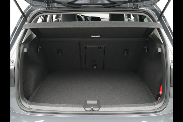 Volkswagen Golf 1.5 TSI 130pk first Navigatie Stoelverwarming Acc 18'' velgen 211 Volkswagen Golf 1.5 TSI 130pk first Navigatie Stoelverwarming Acc 18'' velgen 211