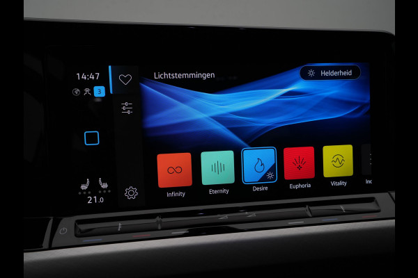 Volkswagen Golf 1.5 TSI 130pk first Navigatie Stoelverwarming Acc 18'' velgen 211 Volkswagen Golf 1.5 TSI 130pk first Navigatie Stoelverwarming Acc 18'' velgen 211