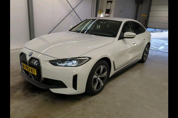BMW i4 eDrive40 84 kWh | Trekhaak | Navi | Camera |