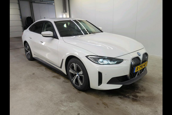 BMW i4 eDrive40 84 kWh | Trekhaak | Navi | Camera |