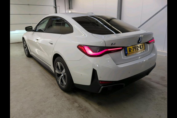BMW i4 eDrive40 84 kWh | Trekhaak | Navi | Camera |