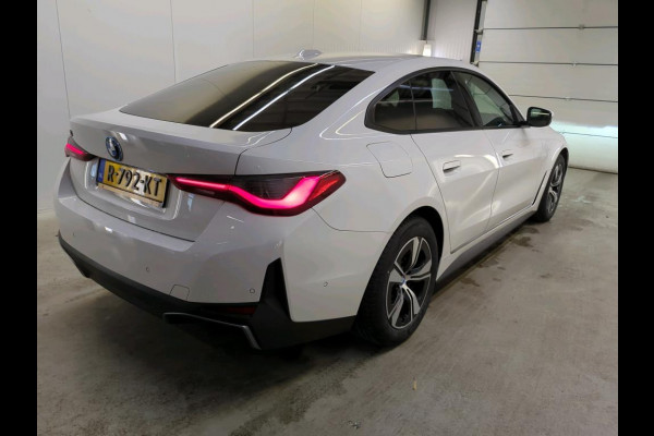 BMW i4 eDrive40 84 kWh | Trekhaak | Navi | Camera |