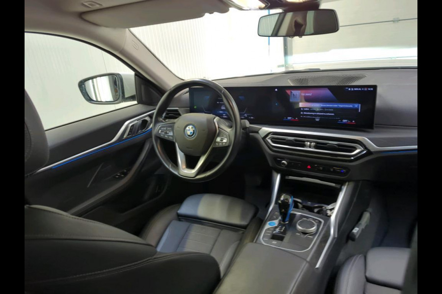 BMW i4 eDrive40 84 kWh | Trekhaak | Navi | Camera |