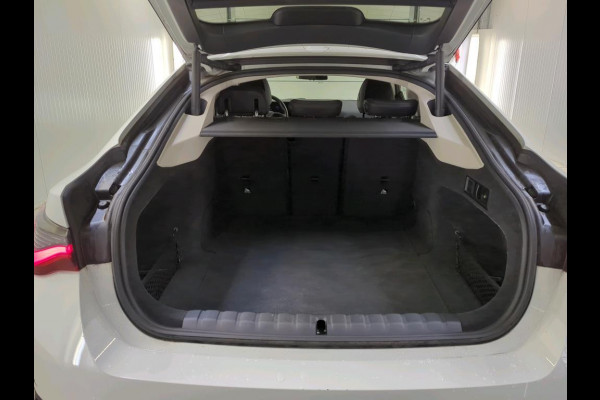 BMW i4 eDrive40 84 kWh | Trekhaak | Navi | Camera |