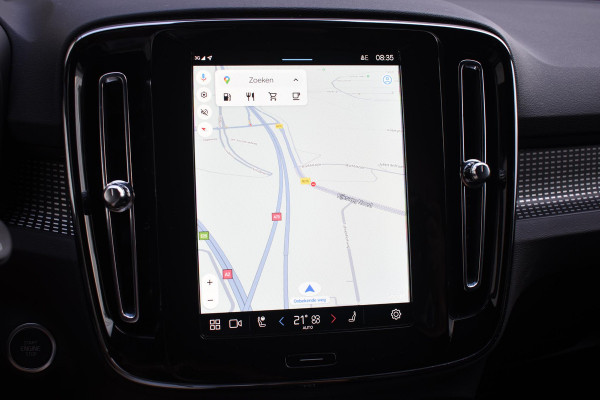 Volvo XC40 B4 211PK Automaat Plus Dark / Harman Kardon / Donker getint glas / Elektrisch bedienbare stoelen / 19''velgen / Driver assist / Microtech Nubuck / Camera achter