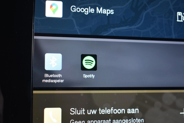 Volvo XC40 B4 211PK Automaat Plus Dark / Harman Kardon / Donker getint glas / Elektrisch bedienbare stoelen / 19''velgen / Driver assist / Microtech Nubuck / Camera achter