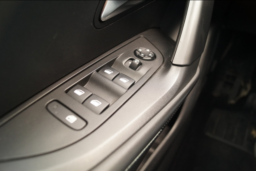 Peugeot 2008 1.5 HDi 110pk Allure -NAVI-ECC-PDC-TREKHAAK- Peugeot 2008 1.5 HDi 110pk Allure -NAVI-ECC-PDC-TREKHAAK-