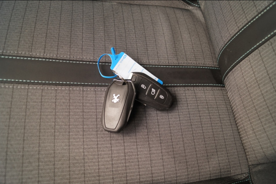 Peugeot 2008 1.5 HDi 110pk Allure -NAVI-ECC-PDC-TREKHAAK- Peugeot 2008 1.5 HDi 110pk Allure -NAVI-ECC-PDC-TREKHAAK-