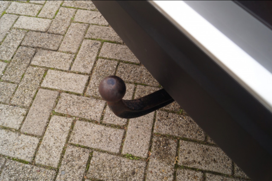 Peugeot 2008 1.5 HDi 110pk Allure -NAVI-ECC-PDC-TREKHAAK- Peugeot 2008 1.5 HDi 110pk Allure -NAVI-ECC-PDC-TREKHAAK-