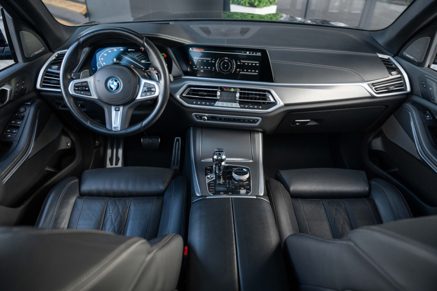 BMW X5 xDrive45e High Executive - M Sport | Maxton Pakket | Panorama | Stoelkoeling & Massage | Elek. Trekhaak BMW X5 xDrive45e High Executive - M Sport | Maxton Pakket | Panorama | Stoelkoeling & Massage | Elek. Trekhaak