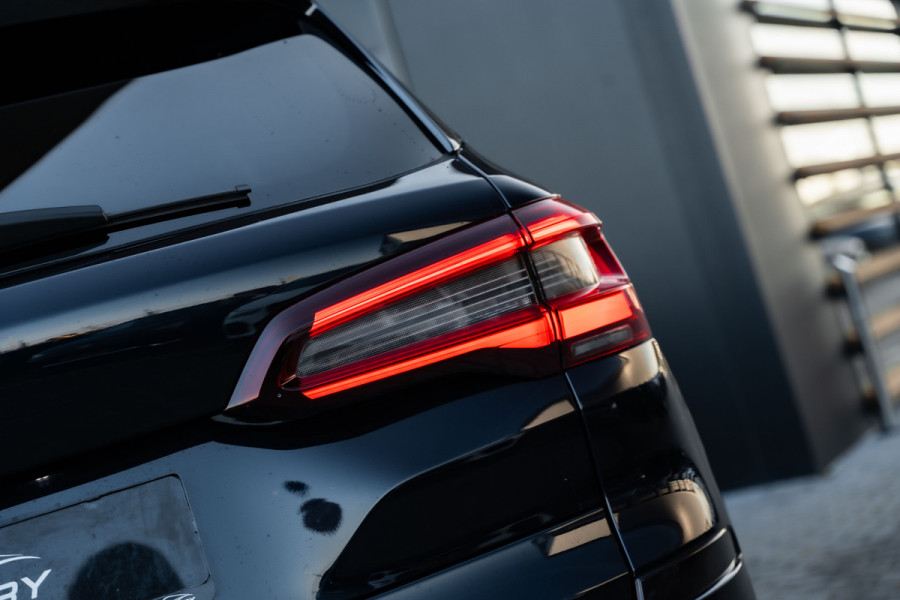 BMW X5 xDrive45e High Executive - M Sport | Maxton Pakket | Panorama | Stoelkoeling & Massage | Elek. Trekhaak BMW X5 xDrive45e High Executive - M Sport | Maxton Pakket | Panorama | Stoelkoeling & Massage | Elek. Trekhaak