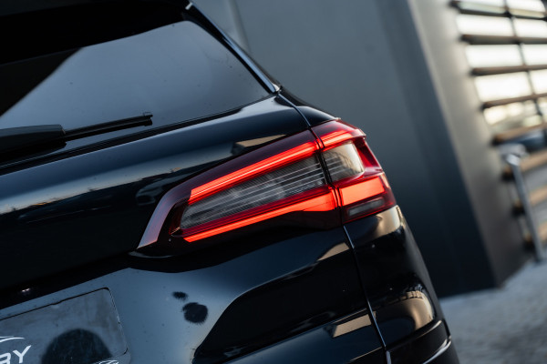 BMW X5 xDrive45e High Executive - M Sport | Maxton Pakket | Panorama | Stoelkoeling & Massage | Elek. Trekhaak BMW X5 xDrive45e High Executive - M Sport | Maxton Pakket | Panorama | Stoelkoeling & Massage | Elek. Trekhaak