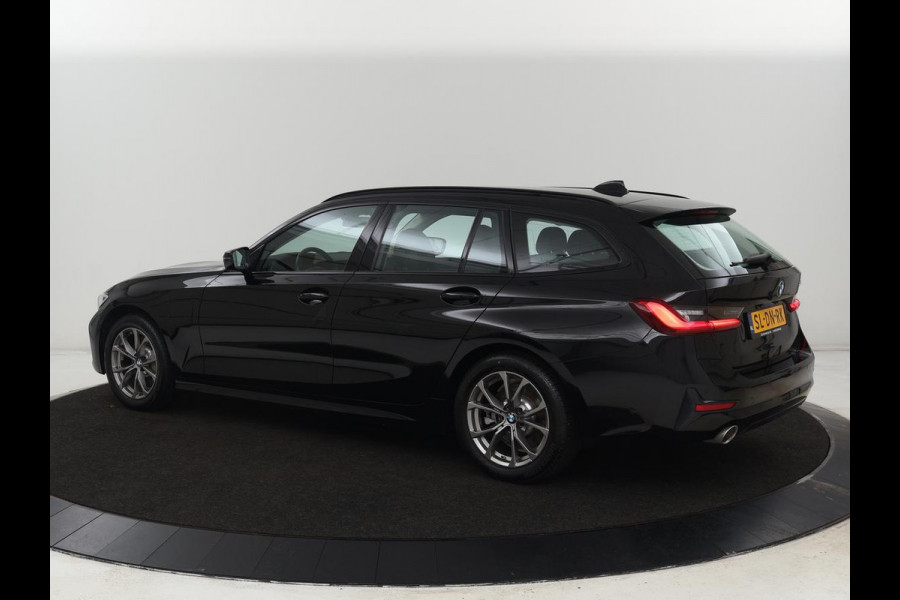 BMW 3-serie 330e Sport Line | Stoelverwarming | Carplay | Sportstoelen | Half leder | Camera | Navigatie | Live Cockpit | DAB | Full LED | Park Assist | Navigatie | Climate control | PHEV | Plug In