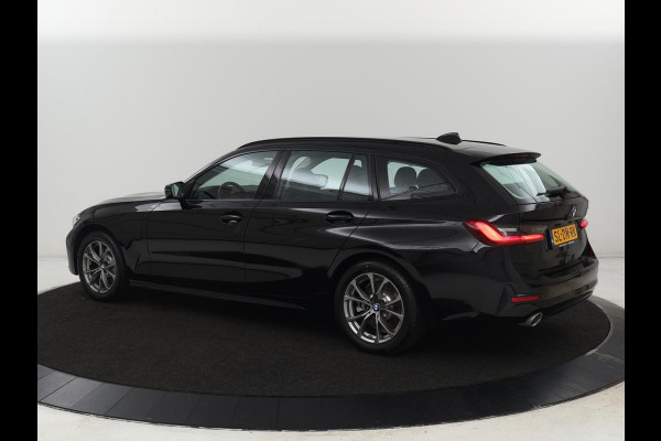 BMW 3-serie 330e Sport Line | Stoelverwarming | Carplay | Sportstoelen | Half leder | Camera | Navigatie | Live Cockpit | DAB | Full LED | Park Assist | Navigatie | Climate control | PHEV | Plug In