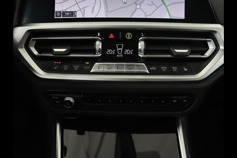 BMW 3-serie 330e Sport Line | Stoelverwarming | Carplay | Sportstoelen | Half leder | Camera | Navigatie | Live Cockpit | DAB | Full LED | Park Assist | Navigatie | Climate control | PHEV | Plug In
