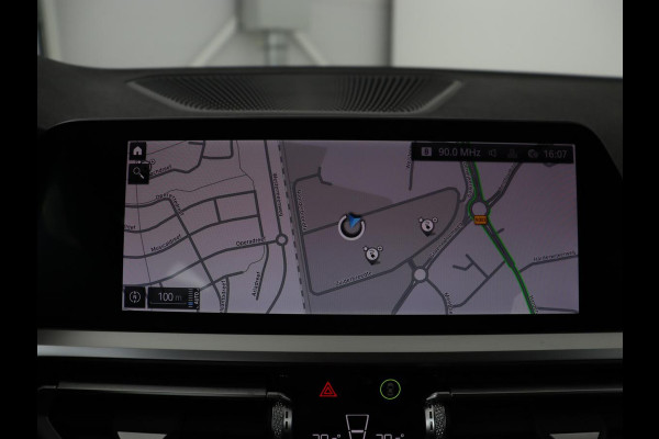 BMW 3-serie 330e Sport Line | Stoelverwarming | Carplay | Sportstoelen | Half leder | Camera | Navigatie | Live Cockpit | DAB | Full LED | Park Assist | Navigatie | Climate control | PHEV | Plug In