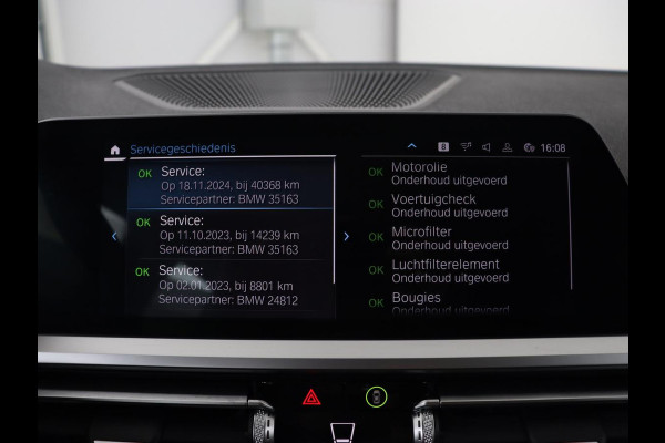 BMW 3-serie 330e Sport Line | Stoelverwarming | Carplay | Sportstoelen | Half leder | Camera | Navigatie | Live Cockpit | DAB | Full LED | Park Assist | Navigatie | Climate control | PHEV | Plug In