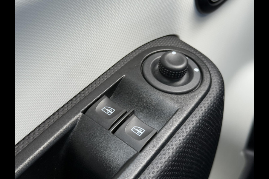 Renault Twingo 1.0 SCe Collection 2e Eigenaar,Airco,N.A.P,Zeer Zuinig,Weinig km,Apk tot 04-2026 Renault Twingo 1.0 SCe Collection 2e Eigenaar,Airco,N.A.P,Zeer Zuinig,Weinig km,Apk tot 04-2026