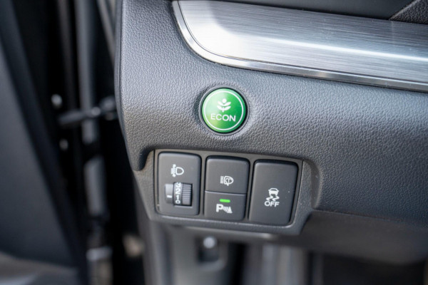 Honda CR-V 2.0 Elegance|Prijs rijklaar incl 12 mnd garantie| Trekhaak Camera Stoelverwarming Navi Clima