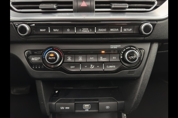 Kia e-Niro ExecutiveLine 64 kWh [ 3-Fase ] {SOH-100%} (INCL-BTW) Aut. *PANO | LUXURY-LEATHER | JBL-AUDIO | FULL-LED | NAVI-FULLMAP | DAB | ADAPTIVE-CRUISE | CAMERA | MEMORY-PACK | LANE-ASSIST | CCS-FASTLOADER | KEYLESS | DIGI-COCKPIT | 17"ALU*