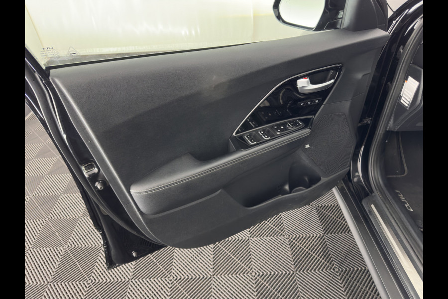 Kia e-Niro ExecutiveLine 64 kWh [ 3-Fase ] {SOH-100%} (INCL-BTW) Aut. *PANO | LUXURY-LEATHER | JBL-AUDIO | FULL-LED | NAVI-FULLMAP | DAB | ADAPTIVE-CRUISE | CAMERA | MEMORY-PACK | LANE-ASSIST | CCS-FASTLOADER | KEYLESS | DIGI-COCKPIT | 17"ALU*