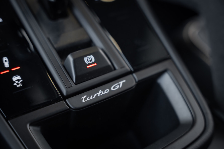 Porsche Cayenne Coupé 4.0 Turbo GT - Origineel NL | Sport Chrono + | Keramisch | Burmester | Carbon Porsche Cayenne Coupé 4.0 Turbo GT - Origineel NL | Sport Chrono + | Keramisch | Burmester | Carbon