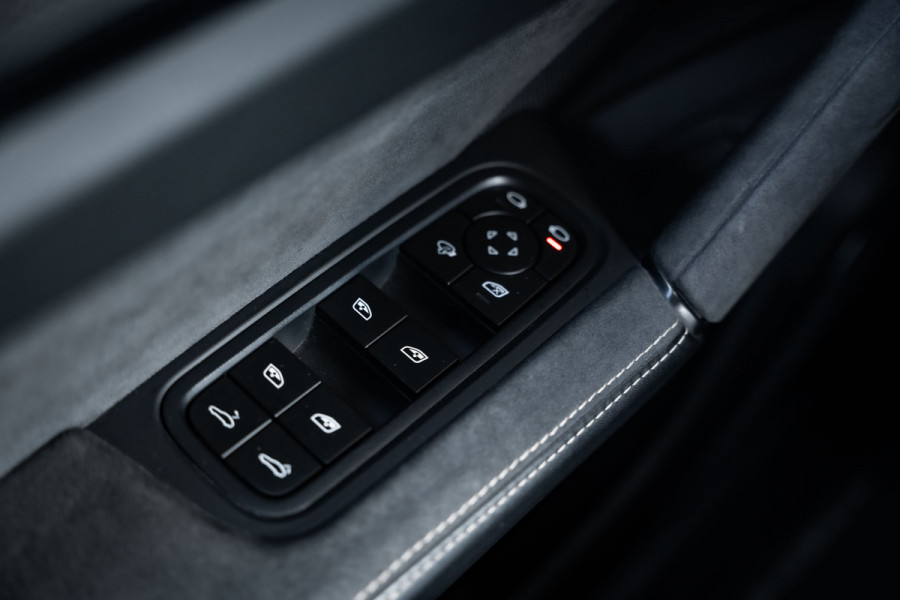 Porsche Cayenne Coupé 4.0 Turbo GT - Origineel NL | Sport Chrono + | Keramisch | Burmester | Carbon Porsche Cayenne Coupé 4.0 Turbo GT - Origineel NL | Sport Chrono + | Keramisch | Burmester | Carbon