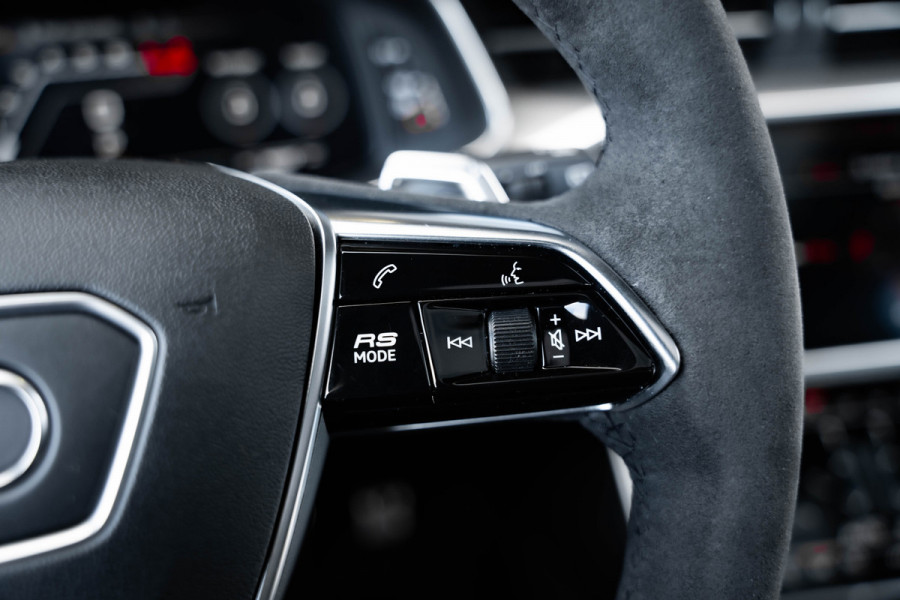 Audi RS6 Avant TFSI quattro - Urban Pakket | RS Dynamic + | Panorama | B&O | Stoelkoeling Audi RS6 Avant TFSI quattro - Urban Pakket | RS Dynamic + | Panorama | B&O | Stoelkoeling