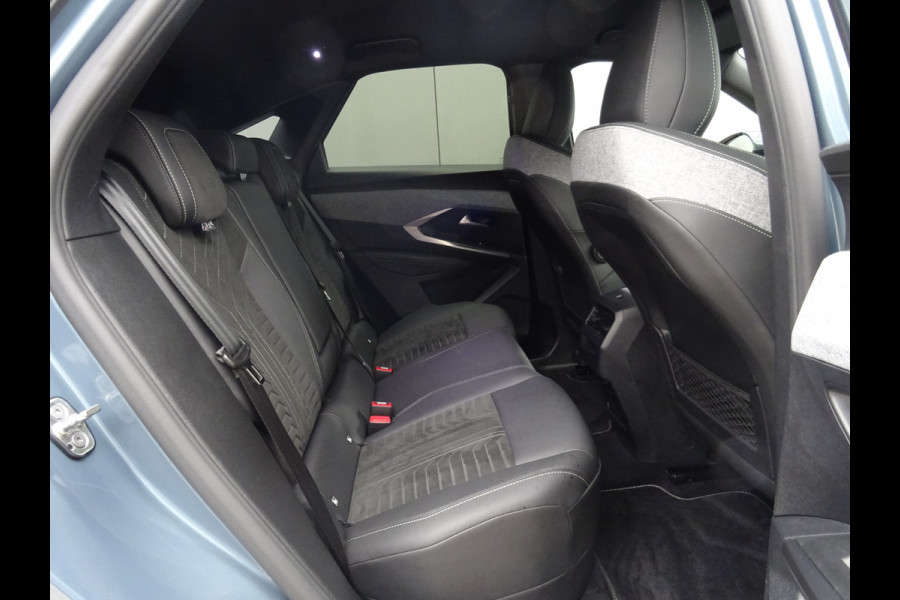 Peugeot E-3008 GT Avantage 210 73 kWh * WARMTEPOMP * 4 SEIZOENSBANDEN !! Peugeot E-3008 GT Avantage 210 73 kWh * WARMTEPOMP * 4 SEIZOENSBANDEN !!
