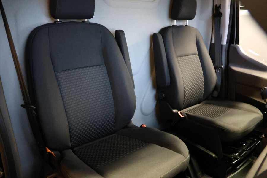 Ford Transit 350 2.0 TDCI L3H2 | Nieuw | CarPlay | Blind Spot | Navigatie | Stoelverwarming | Camera | DAB | Cruise control | Trekhaak | PDC V+A | MY2024 | BPM Vrij Ford Transit 350 2.0 TDCI L3H2 | Nieuw | CarPlay | Blind Spot | Navigatie | Stoelverwarming | Camera | DAB | Cruise control | Trekhaak | PDC V+A | MY2024 | BPM Vrij
