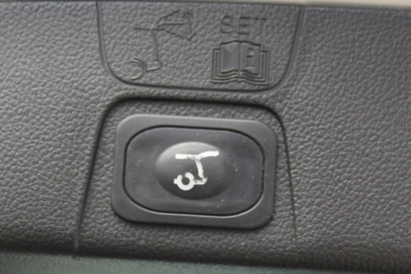 Ford C-MAX 1.0-125pk Titanium. Nette en goed onderhouden hoogzitter ! Volautm. airco dual, panoramadak, parkeersensoren, metallic lak,  telefoonvoorb., navigatie, LM wielen, Ford C-MAX 1.0-125pk Titanium. Nette en goed onderhouden hoogzitter ! Volautm. airco dual, panoramadak, parkeersensoren, metallic lak,  telefoonvoorb., navigatie, LM wielen,