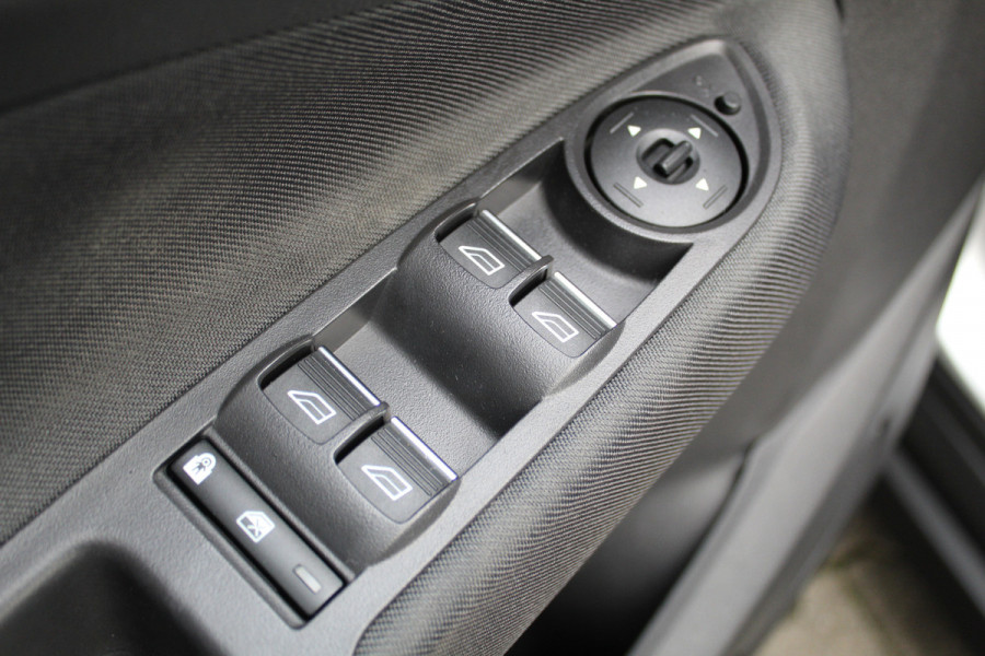 Ford C-MAX 1.0-125pk Titanium. Nette en goed onderhouden hoogzitter ! Volautm. airco dual, panoramadak, parkeersensoren, metallic lak,  telefoonvoorb., navigatie, LM wielen, Ford C-MAX 1.0-125pk Titanium. Nette en goed onderhouden hoogzitter ! Volautm. airco dual, panoramadak, parkeersensoren, metallic lak,  telefoonvoorb., navigatie, LM wielen,