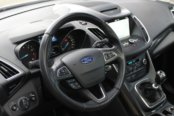 Ford C-MAX 1.0-125pk Titanium. Nette en goed onderhouden hoogzitter ! Volautm. airco dual, panoramadak, parkeersensoren, metallic lak,  telefoonvoorb., navigatie, LM wielen, Ford C-MAX 1.0-125pk Titanium. Nette en goed onderhouden hoogzitter ! Volautm. airco dual, panoramadak, parkeersensoren, metallic lak,  telefoonvoorb., navigatie, LM wielen,