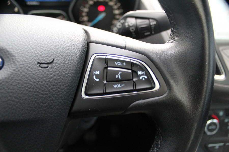 Ford C-MAX 1.0-125pk Titanium. Nette en goed onderhouden hoogzitter ! Volautm. airco dual, panoramadak, parkeersensoren, metallic lak,  telefoonvoorb., navigatie, LM wielen, Ford C-MAX 1.0-125pk Titanium. Nette en goed onderhouden hoogzitter ! Volautm. airco dual, panoramadak, parkeersensoren, metallic lak,  telefoonvoorb., navigatie, LM wielen,