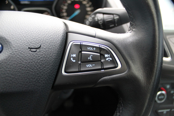 Ford C-MAX 1.0-125pk Titanium. Nette en goed onderhouden hoogzitter ! Volautm. airco dual, panoramadak, parkeersensoren, metallic lak,  telefoonvoorb., navigatie, LM wielen, Ford C-MAX 1.0-125pk Titanium. Nette en goed onderhouden hoogzitter ! Volautm. airco dual, panoramadak, parkeersensoren, metallic lak,  telefoonvoorb., navigatie, LM wielen,