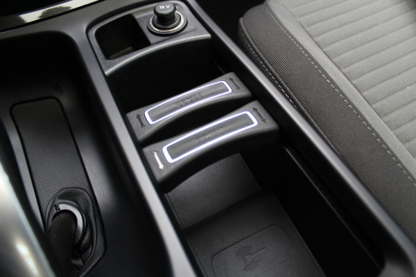 Ford C-MAX 1.0-125pk Titanium. Nette en goed onderhouden hoogzitter ! Volautm. airco dual, panoramadak, parkeersensoren, metallic lak,  telefoonvoorb., navigatie, LM wielen, Ford C-MAX 1.0-125pk Titanium. Nette en goed onderhouden hoogzitter ! Volautm. airco dual, panoramadak, parkeersensoren, metallic lak,  telefoonvoorb., navigatie, LM wielen,