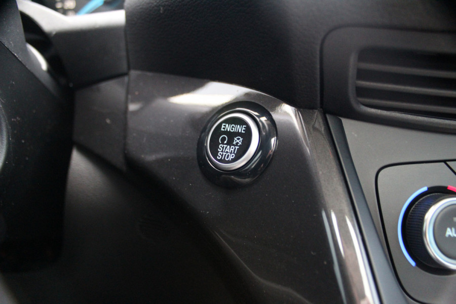 Ford C-MAX 1.0-125pk Titanium. Nette en goed onderhouden hoogzitter ! Volautm. airco dual, panoramadak, parkeersensoren, metallic lak,  telefoonvoorb., navigatie, LM wielen, Ford C-MAX 1.0-125pk Titanium. Nette en goed onderhouden hoogzitter ! Volautm. airco dual, panoramadak, parkeersensoren, metallic lak,  telefoonvoorb., navigatie, LM wielen,