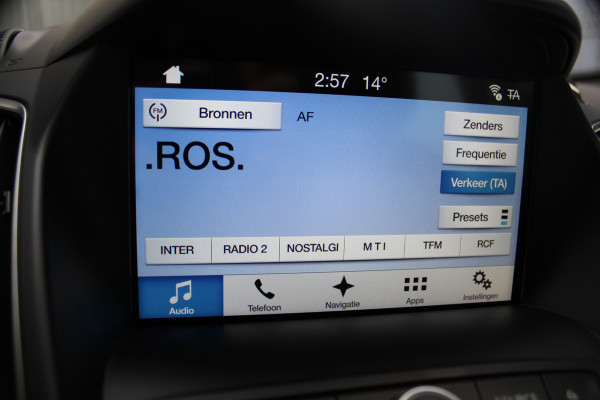 Ford C-MAX 1.0-125pk Titanium. Nette en goed onderhouden hoogzitter ! Volautm. airco dual, panoramadak, parkeersensoren, metallic lak,  telefoonvoorb., navigatie, LM wielen, Ford C-MAX 1.0-125pk Titanium. Nette en goed onderhouden hoogzitter ! Volautm. airco dual, panoramadak, parkeersensoren, metallic lak,  telefoonvoorb., navigatie, LM wielen,