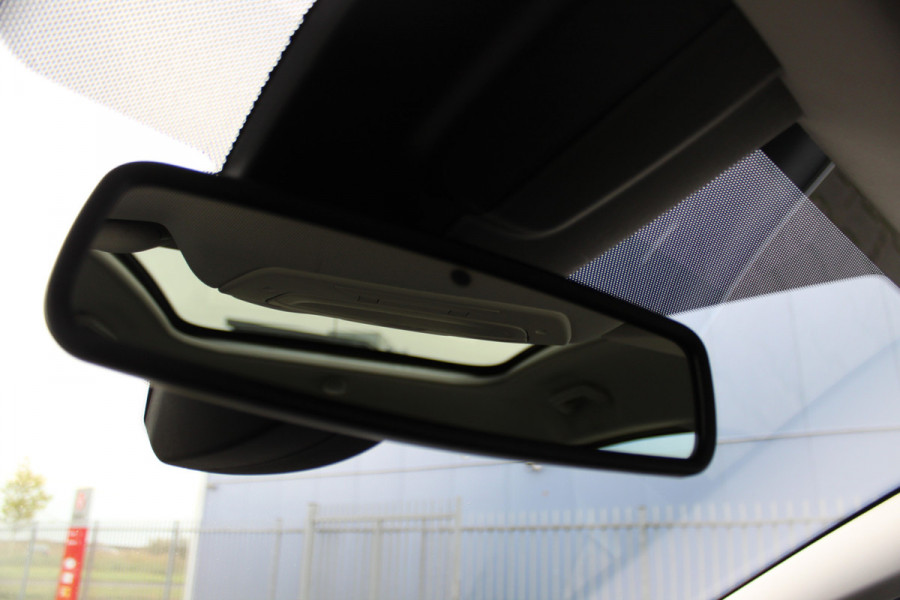 Ford C-MAX 1.0-125pk Titanium. Nette en goed onderhouden hoogzitter ! Volautm. airco dual, panoramadak, parkeersensoren, metallic lak,  telefoonvoorb., navigatie, LM wielen, Ford C-MAX 1.0-125pk Titanium. Nette en goed onderhouden hoogzitter ! Volautm. airco dual, panoramadak, parkeersensoren, metallic lak,  telefoonvoorb., navigatie, LM wielen,