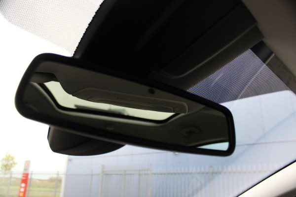 Ford C-MAX 1.0-125pk Titanium. Nette en goed onderhouden hoogzitter ! Volautm. airco dual, panoramadak, parkeersensoren, metallic lak,  telefoonvoorb., navigatie, LM wielen, Ford C-MAX 1.0-125pk Titanium. Nette en goed onderhouden hoogzitter ! Volautm. airco dual, panoramadak, parkeersensoren, metallic lak,  telefoonvoorb., navigatie, LM wielen,