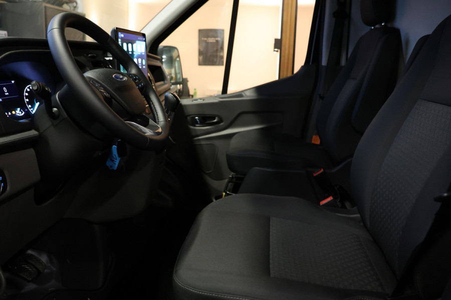 Ford Transit 350 2.0 TDCI L3H2 DC | Dubbel Cabine | CarPlay | Navigatie | Blind Spot | Stoelverwarming | Camera | DAB | Cruise control | Trekhaak | PDC V+A | BPM Vrij