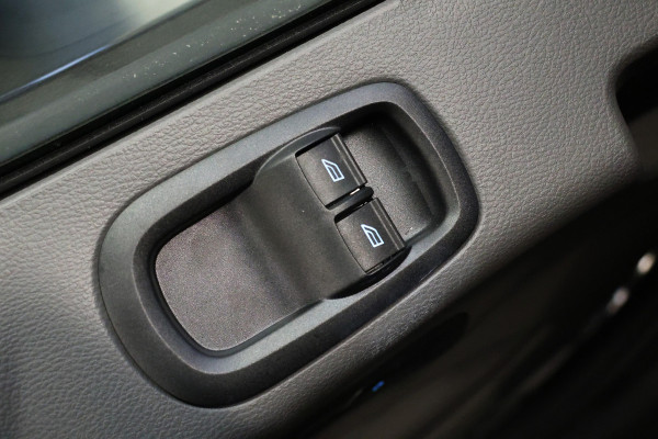 Ford Transit 350 2.0 TDCI L3H2 DC | Dubbel Cabine | CarPlay | Navigatie | Blind Spot | Stoelverwarming | Camera | DAB | Cruise control | Trekhaak | PDC V+A | BPM Vrij