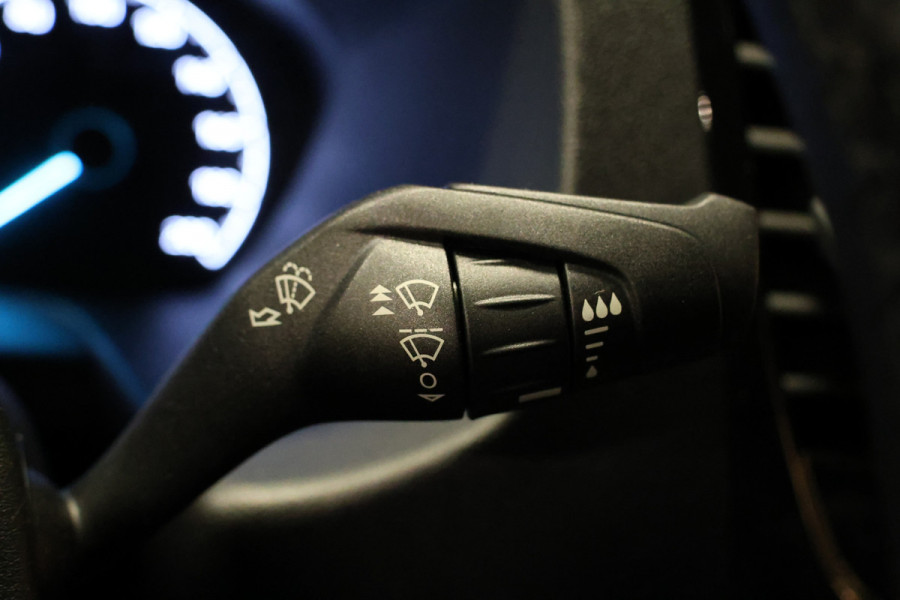 Ford Transit 350 2.0 TDCI L3H2 DC | Dubbel Cabine | CarPlay | Navigatie | Blind Spot | Stoelverwarming | Camera | DAB | Cruise control | Trekhaak | PDC V+A | BPM Vrij